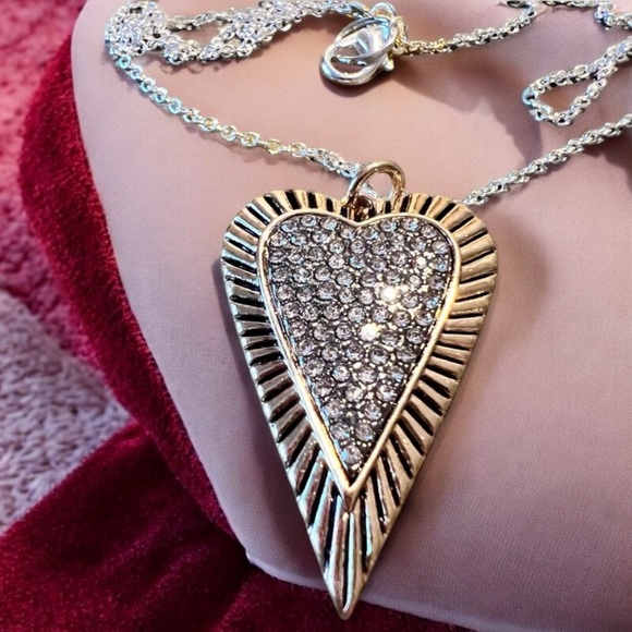Stainless steel & rhinestones heart pendant with a no tarnish silver plate chain - Picture 5 of 16